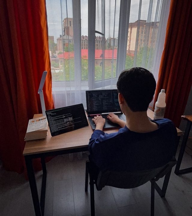 Engasjere en profesjonell og pålitelig hacker på nett